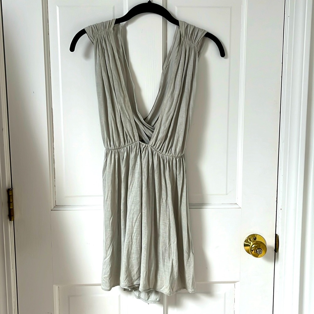 Mason by Michelle Mason Grey Top. Size M